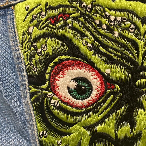 Custom embroidered vintage wrangler jean jacket - Picture 3 of 5